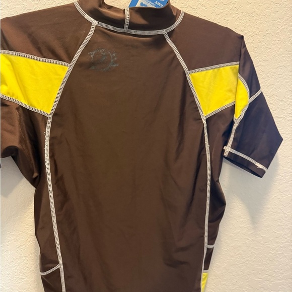 Tribal Surf Brown and Yellow Rash Guard woman’s Swim/Surf top size S - Picture 2 of 4